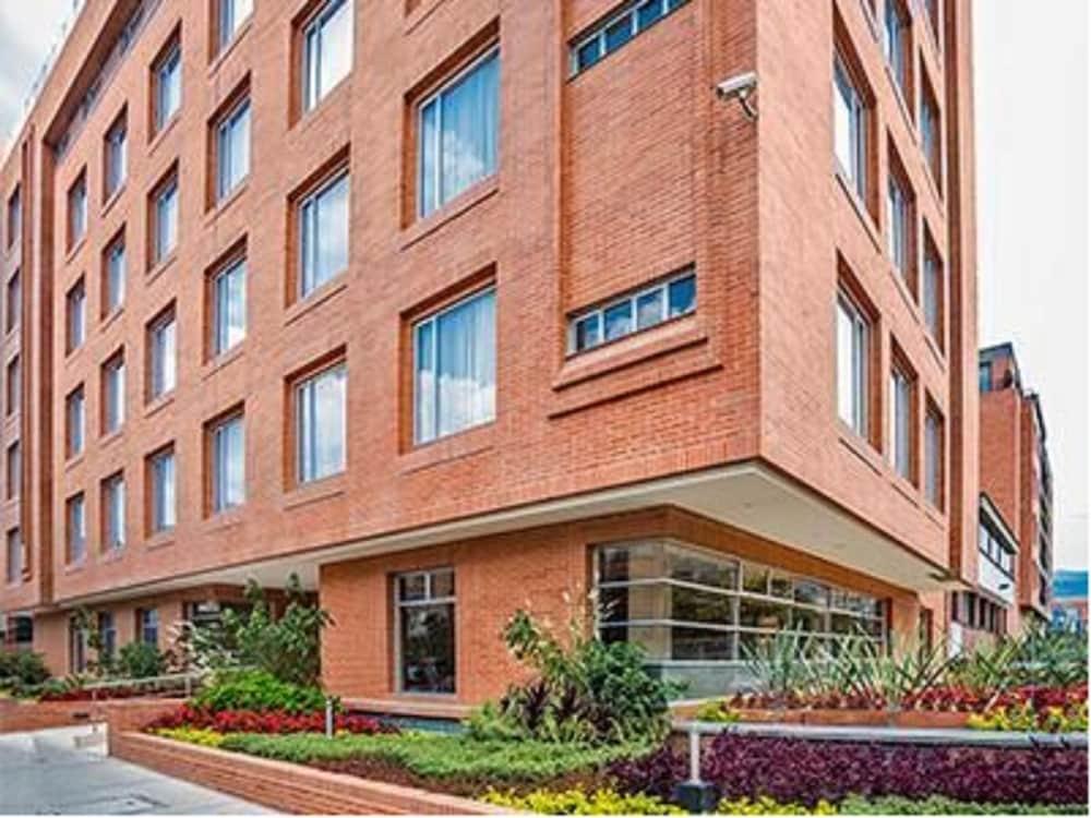 Aparthotel Plaza