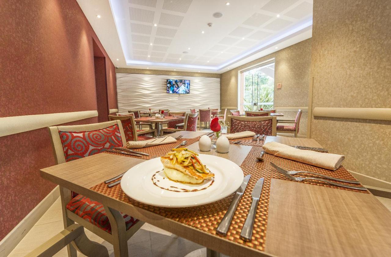 Aparthotel Plaza 3*